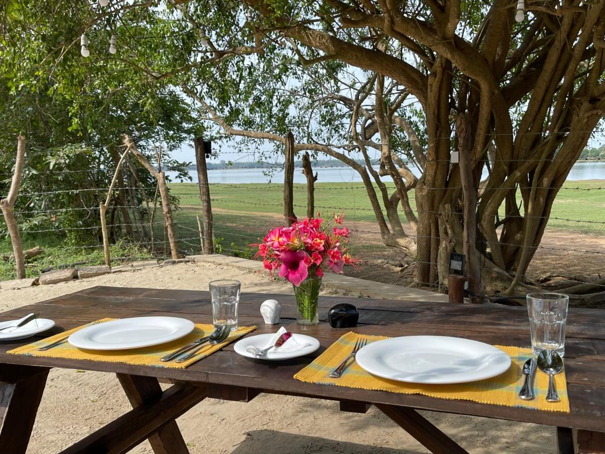 Yala Lake View Cabanas Tissamaharama Ngoại thất bức ảnh