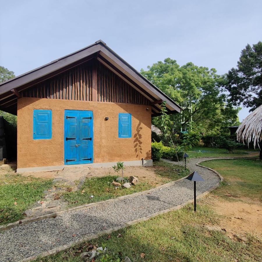 Yala Lake View Cabanas Tissamaharama Ngoại thất bức ảnh